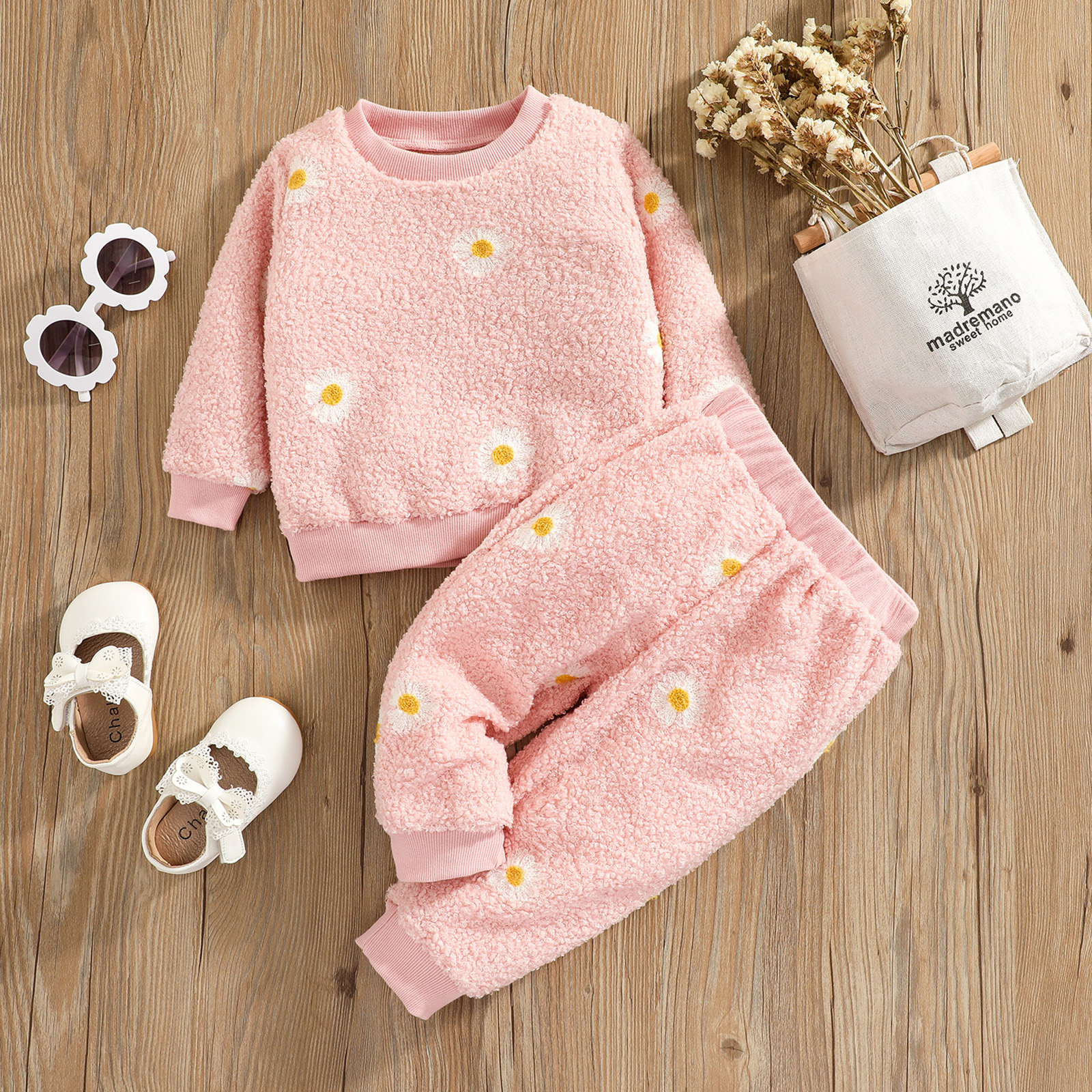 

2pcs Baby Daisy Floral Embroidered Pink Fleece Long-sleeve Pullover and Trousers Set