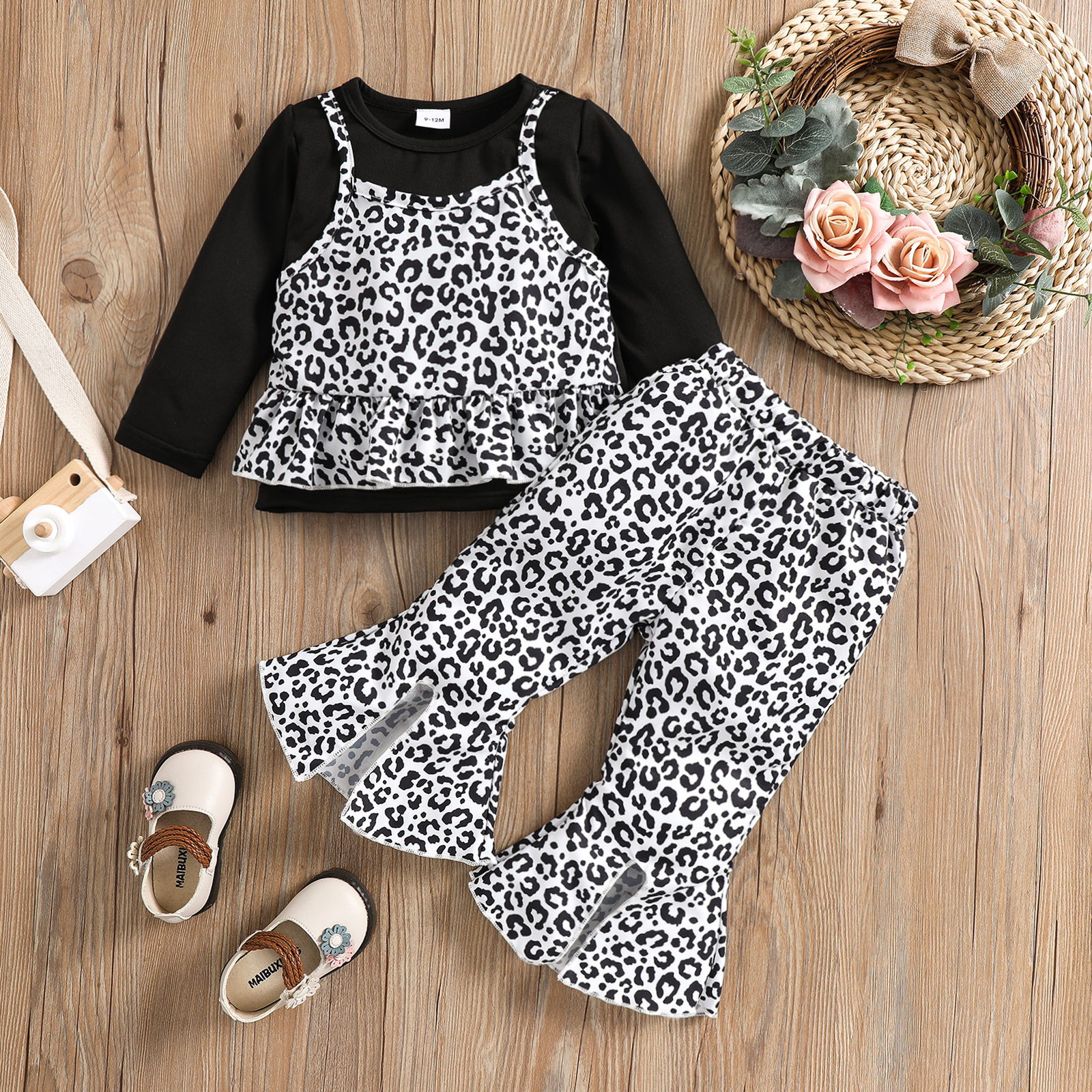 

2pcs Baby Girl Leopard Faux-two Long-sleeve Top and Flared Pants Set