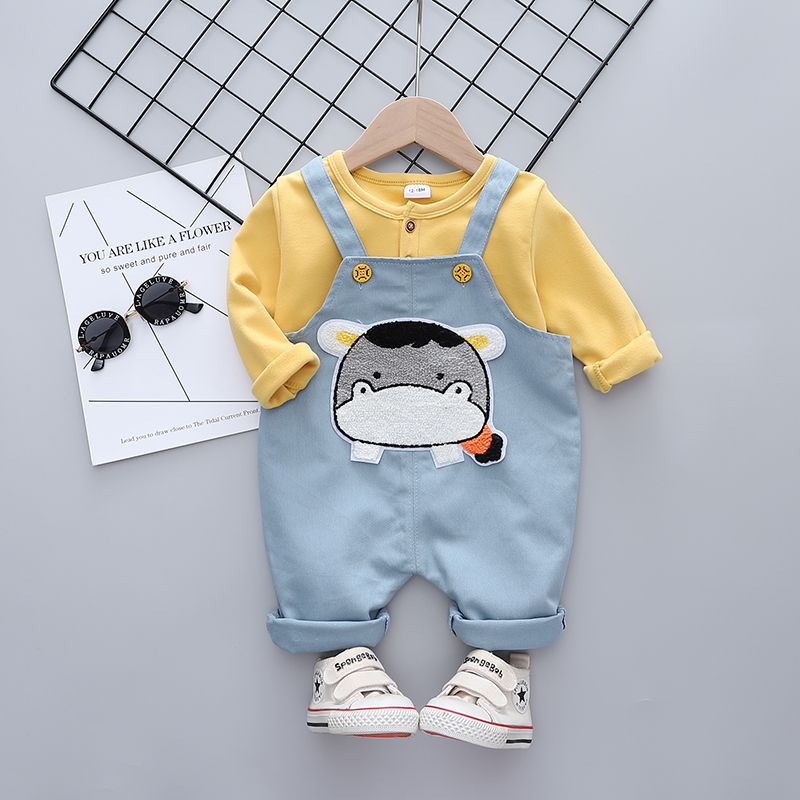 

Baby 2pcs Solid Long-sleeve T-shirt and Cartoon Cow Overalls Set