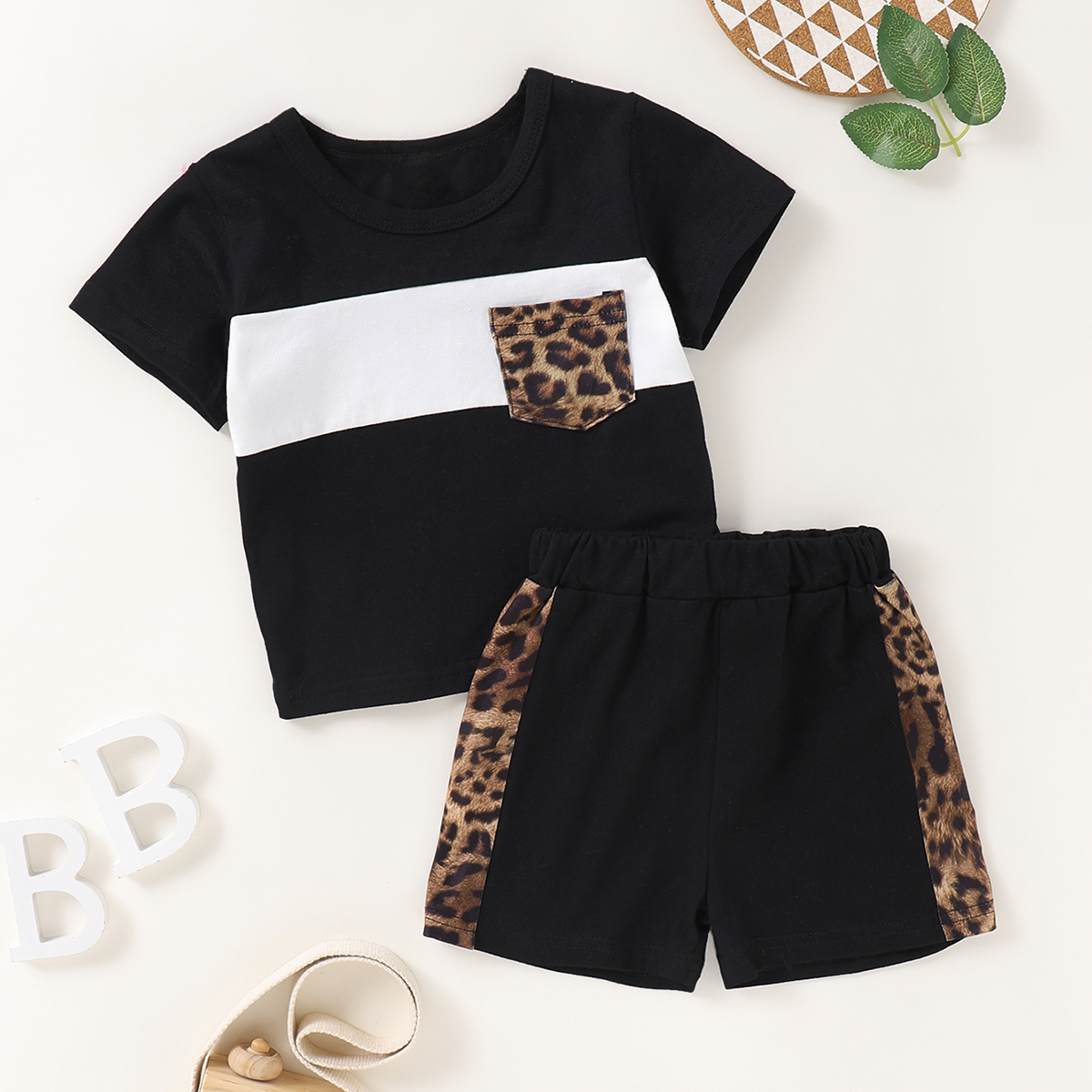 

2pcs Baby Boy Leopard Stitching Top and Shorts Sets