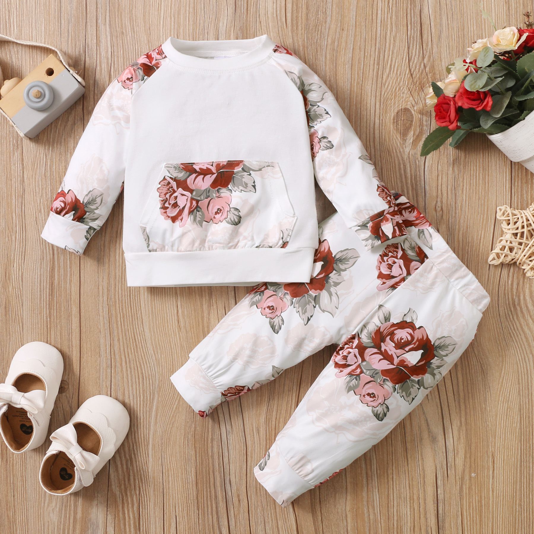 

2pcs Baby Floral Print White Long-sleeve Cotton Pullover and Trousers Set