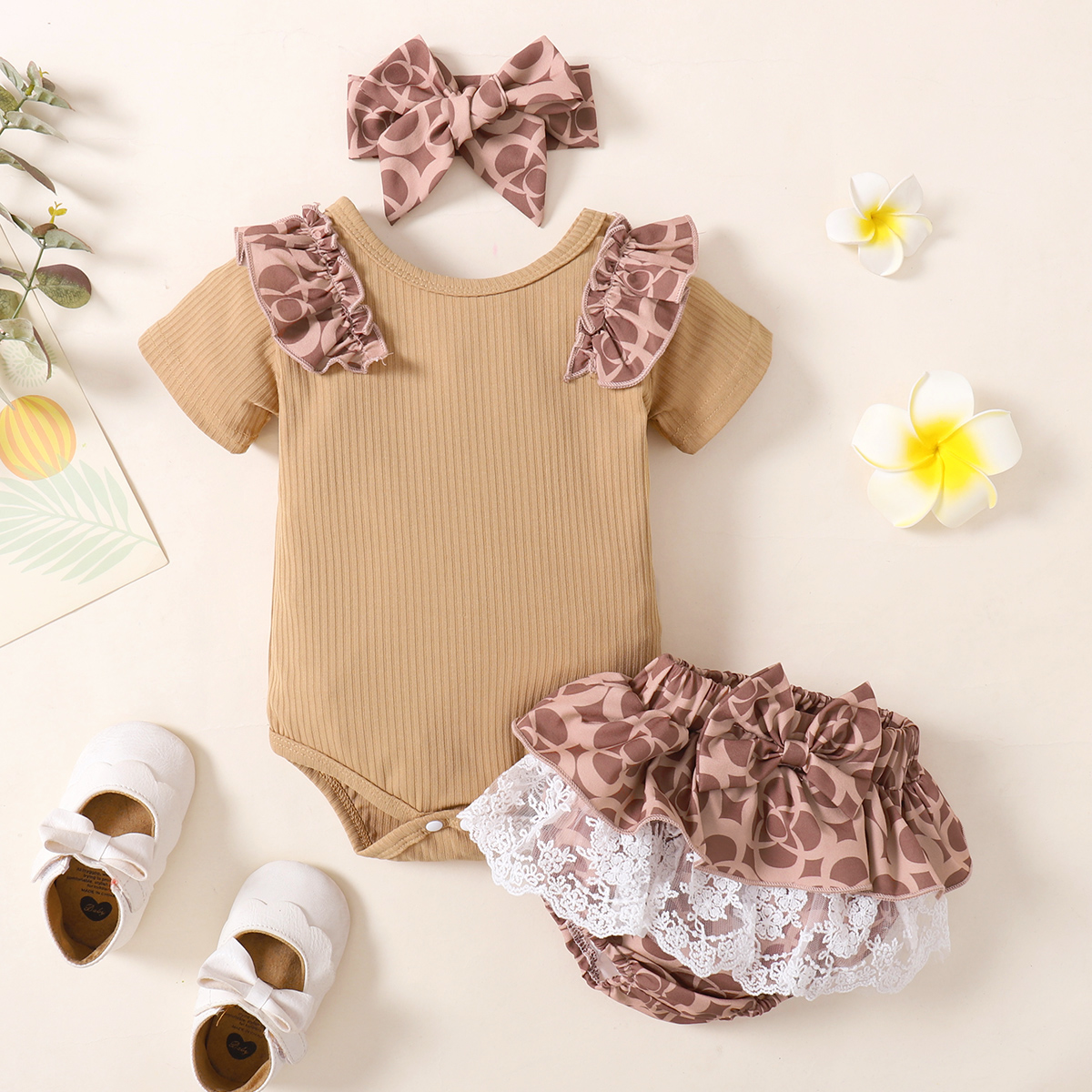 

3pcs Baby Girl Ribbed Short-sleeve Ruffle Romper and All Over Print Lace Layered Shorts with Headband Set