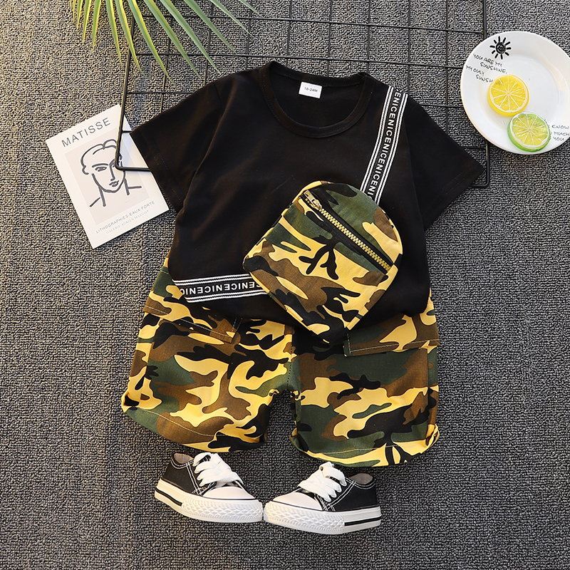

2pcs Toddler Boy Trendy Letter Camouflage Print Bag Design Tee and Shorts Set