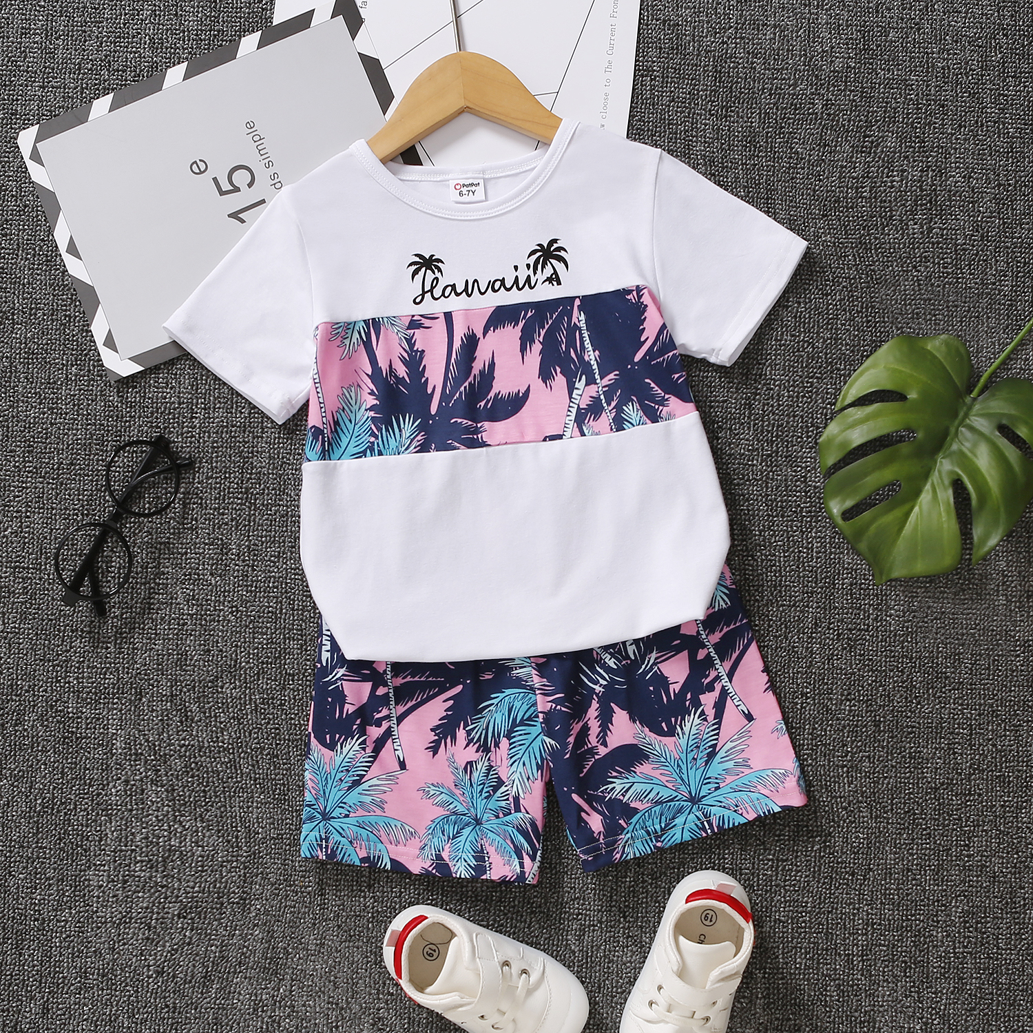 

2pcs Toddler Boy Casual Floral Tree Print Tee and Elasticized Shorts Set