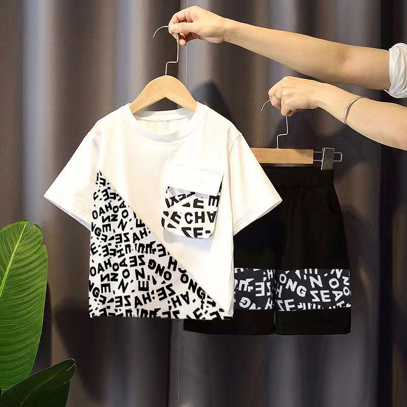 

2pcs Toddler Boy Casual Letter Print Pocket Design Colorblock Tee and Shorts Set