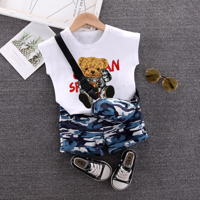

3pcs Toddler Boy Bear Print Tee & Camouflage Print Shorts and Bag Set