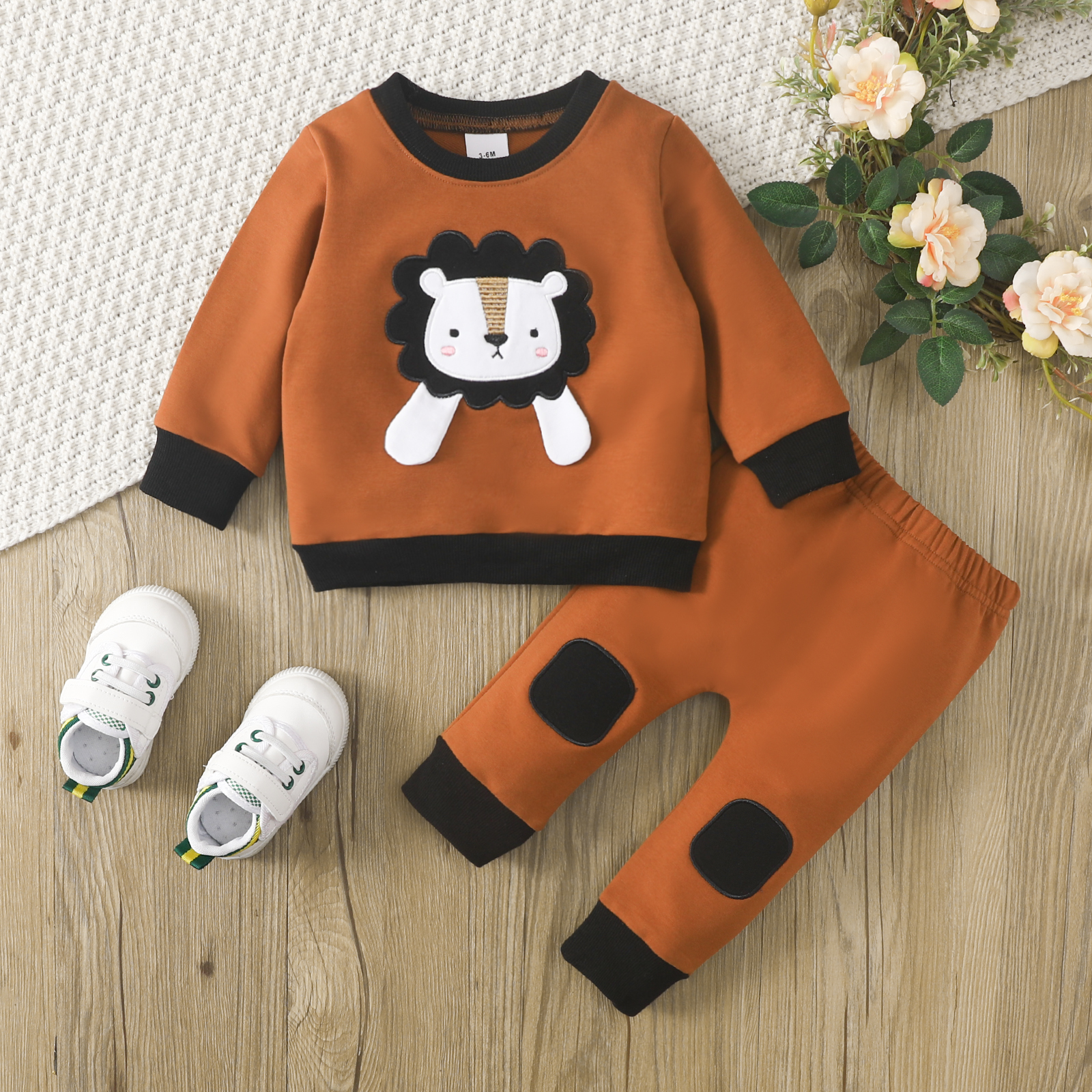 

2pcs Baby Boy Cartoon Lion Embroidered Long-sleeve Sweatshirt and Trousers Set