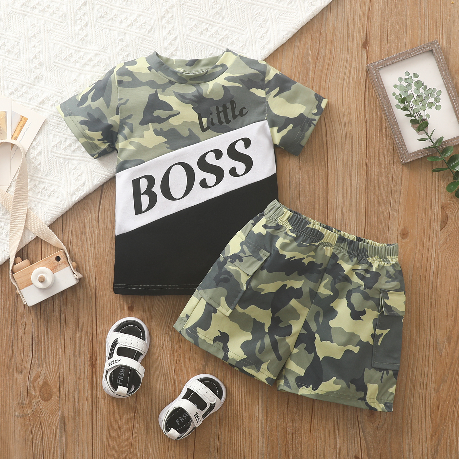 

2pcs Baby Boy Letter Print Camouflage Colorblock Short-sleeve Tee and Shorts Set
