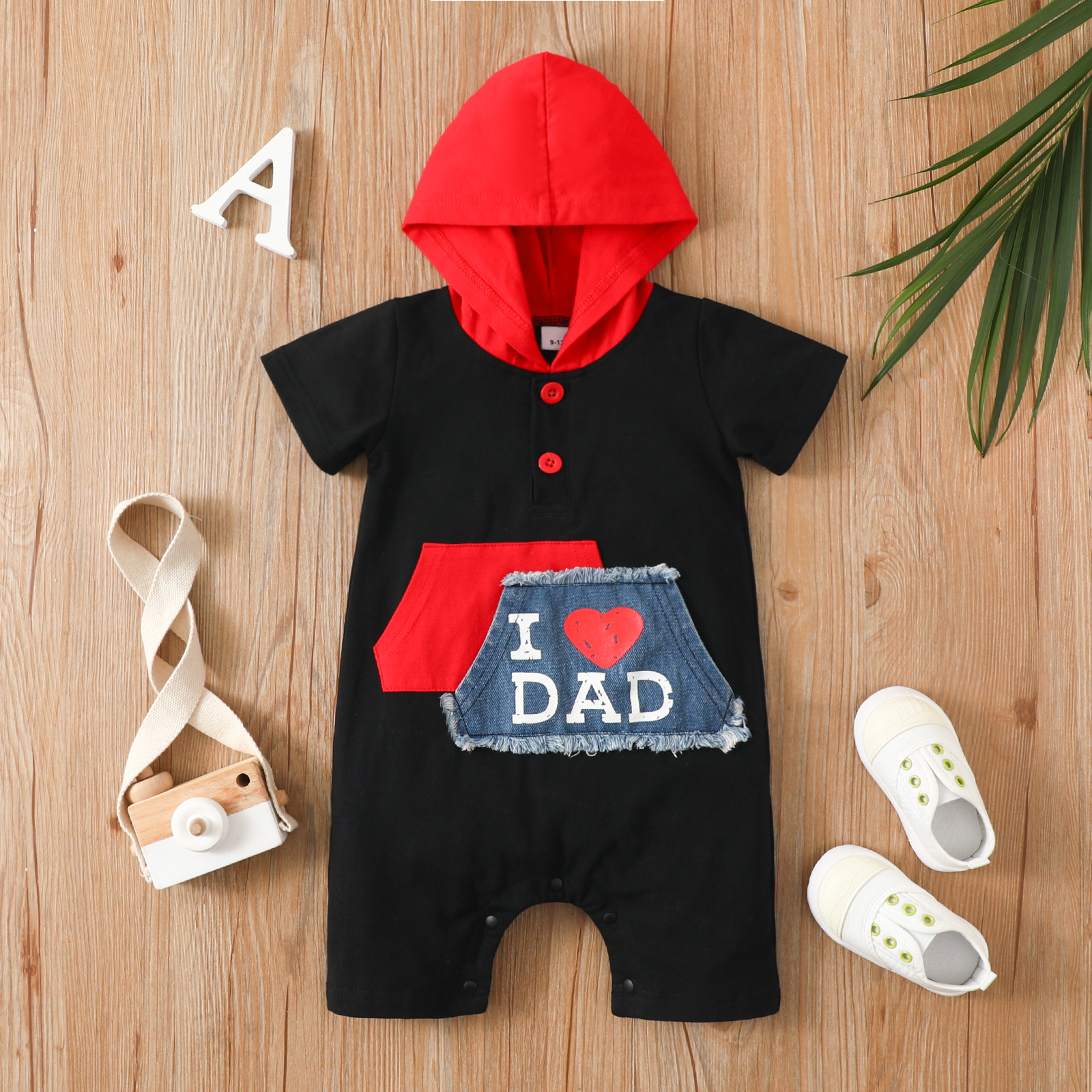 

Baby Boy/Girl Love Heart & Letter Print Colorblock Hooded Short-sleeve Romper