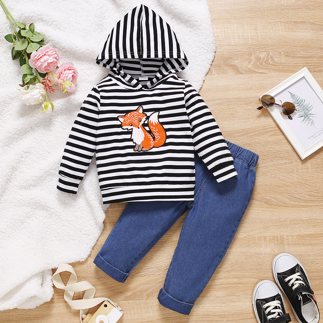

2pcs Baby Cartoon Fox Print Striped Long-sleeve Hoodie and Blue Jeans Set