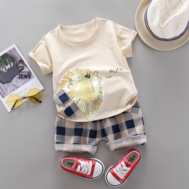 

2pcs Toddler Boy Playfyl Lion Letter Print Tee and Plaid Shorts Set