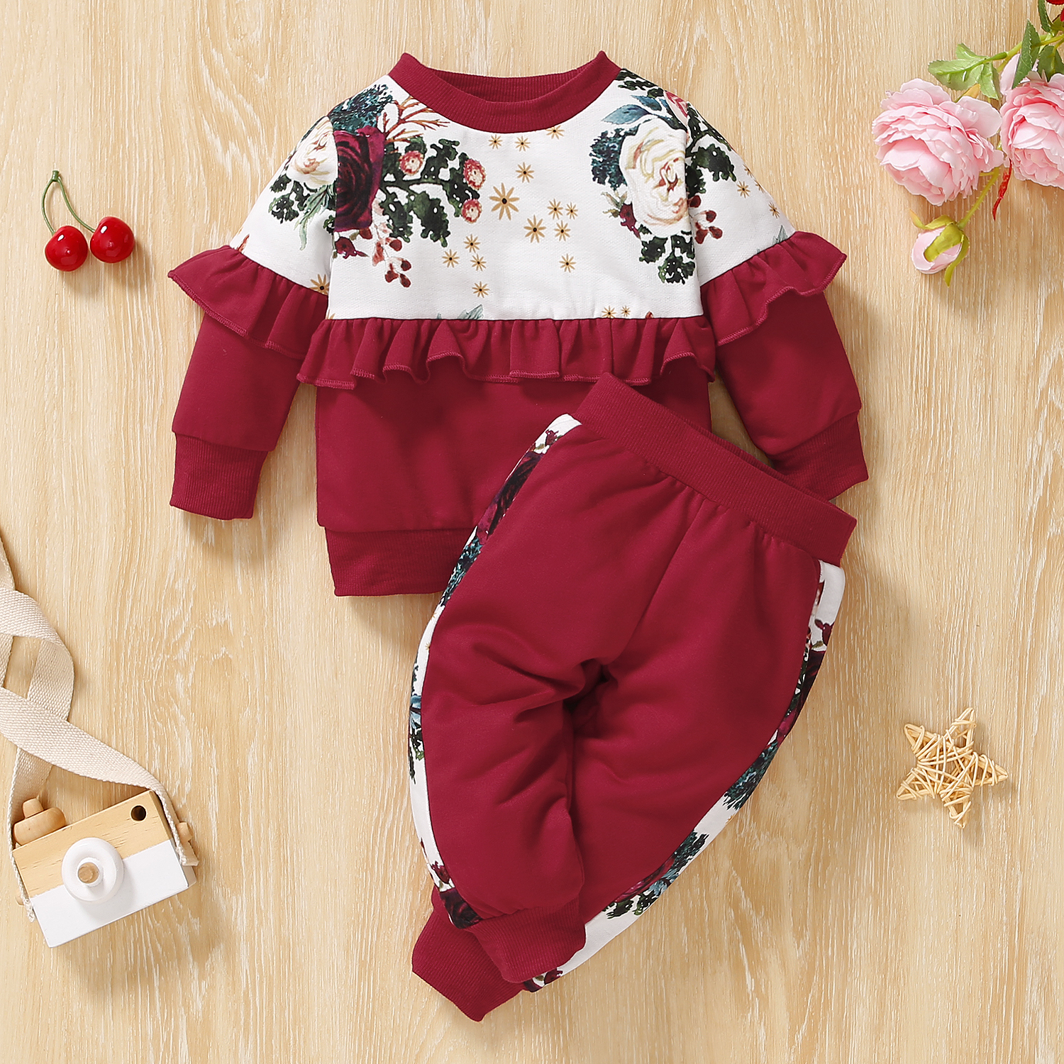 

2pcs Baby Girl Floral Print Splicing Solid Ruffle Long-sleeve Sweatshirt and Trousers Set