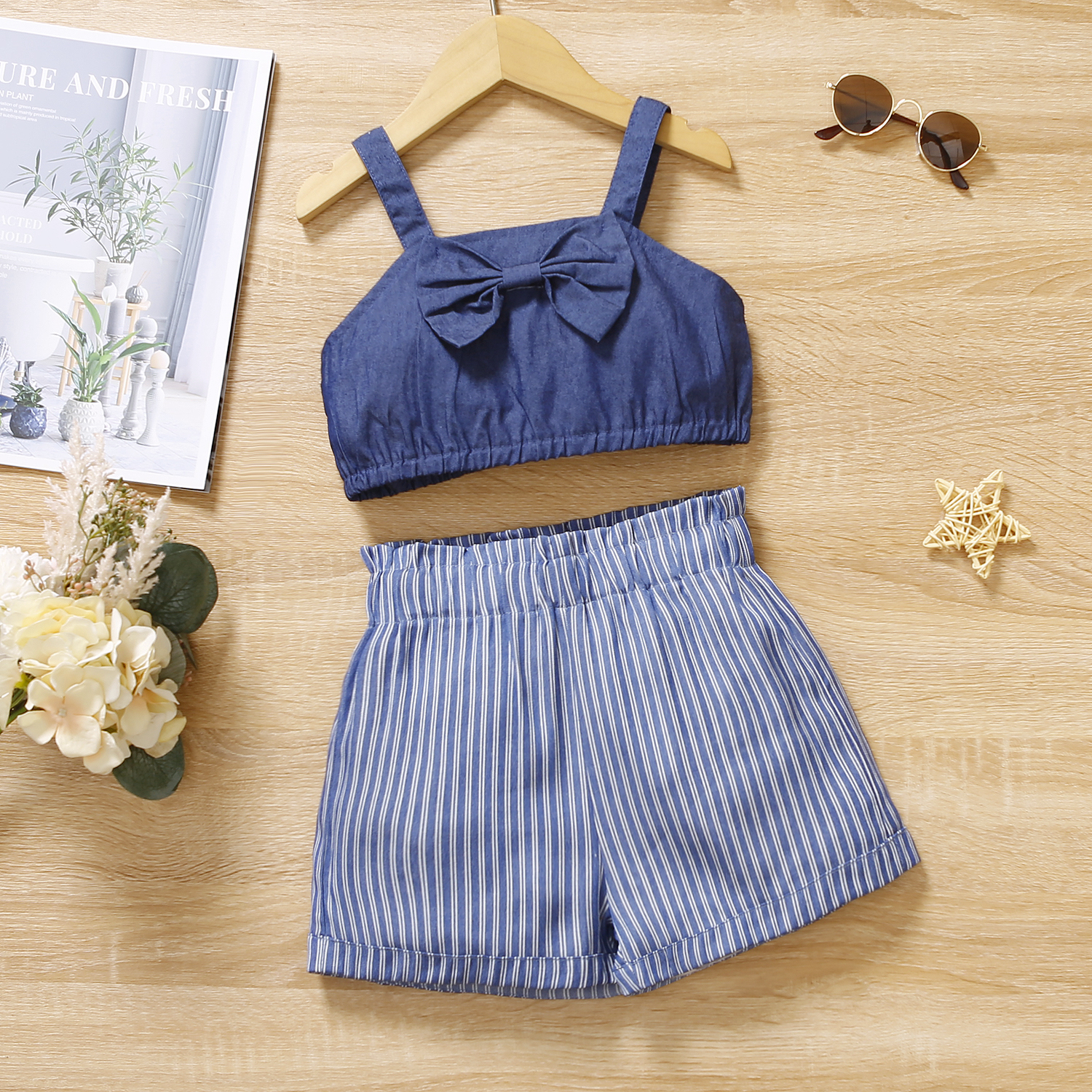 

2pcs Toddler Girl Bowknot Design Denim Camisole and Stripe Elasticized Shorts Set