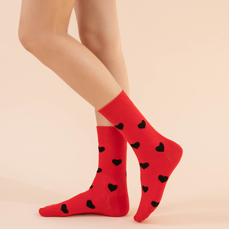 

Women Allover Heart Pattern Tube Socks