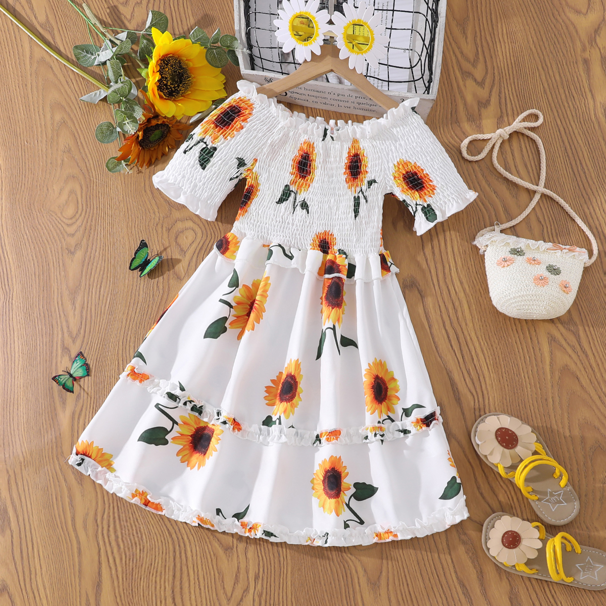 

Kid Girl Floral Print Smocked Off Shoulder Short-sleeve Dress