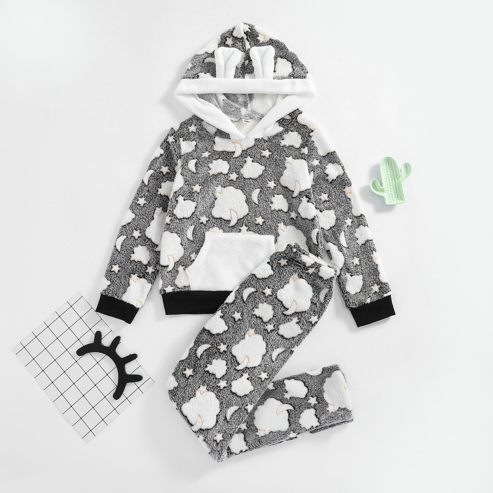 

2-piece Kid Girl Cloud Moon Pattern Fuzzy Hoodie Sweatshirt and Pants Set