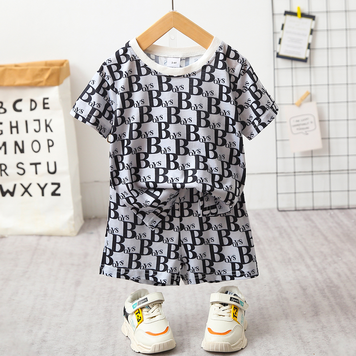 

2pcs Toddler Boy Trendy Letter Allover Print Tee and Shorts Set