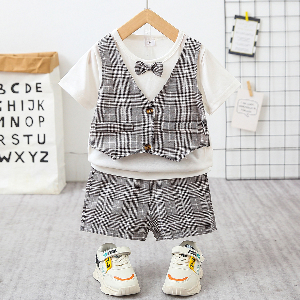 

2pcs Toddler Boy Gentleman Suit Faux-two Plaid Tee and Shorts Set