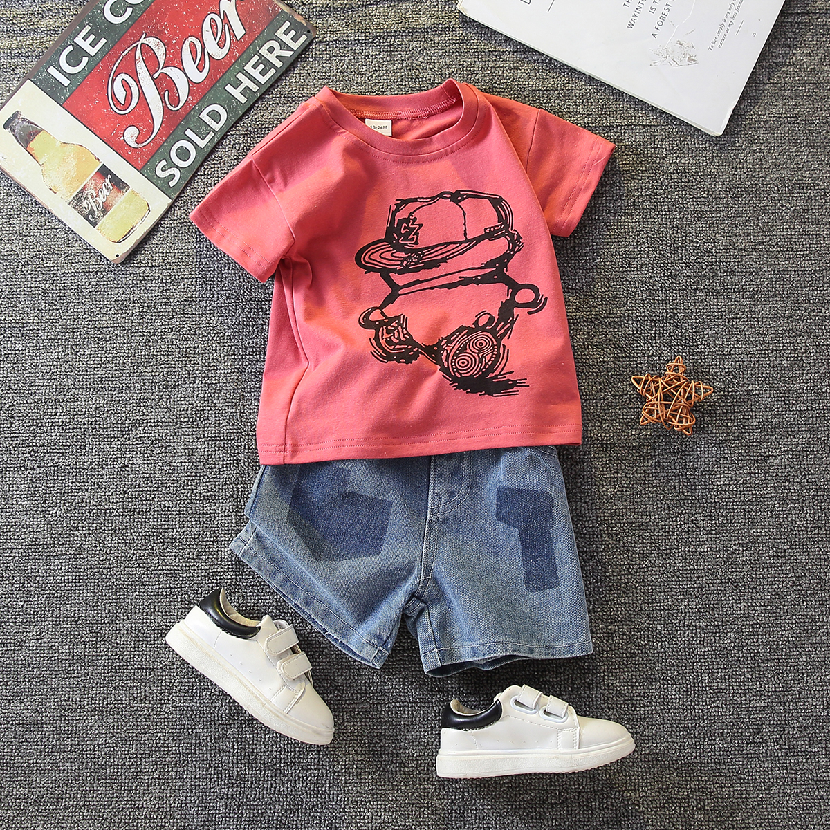 

2pcs Toddler Boy Colorblock Denim Shorts and Cartoon Print Tee Set