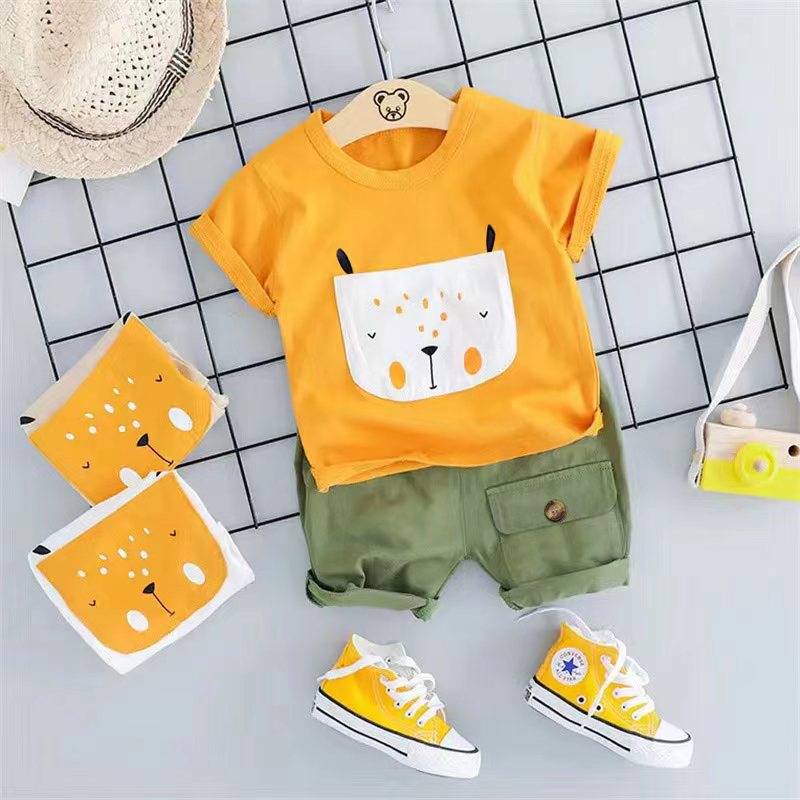 

2pcs Toddler Boy Playful Animal Print Pocket Design Tee and Cargo Shorts Set