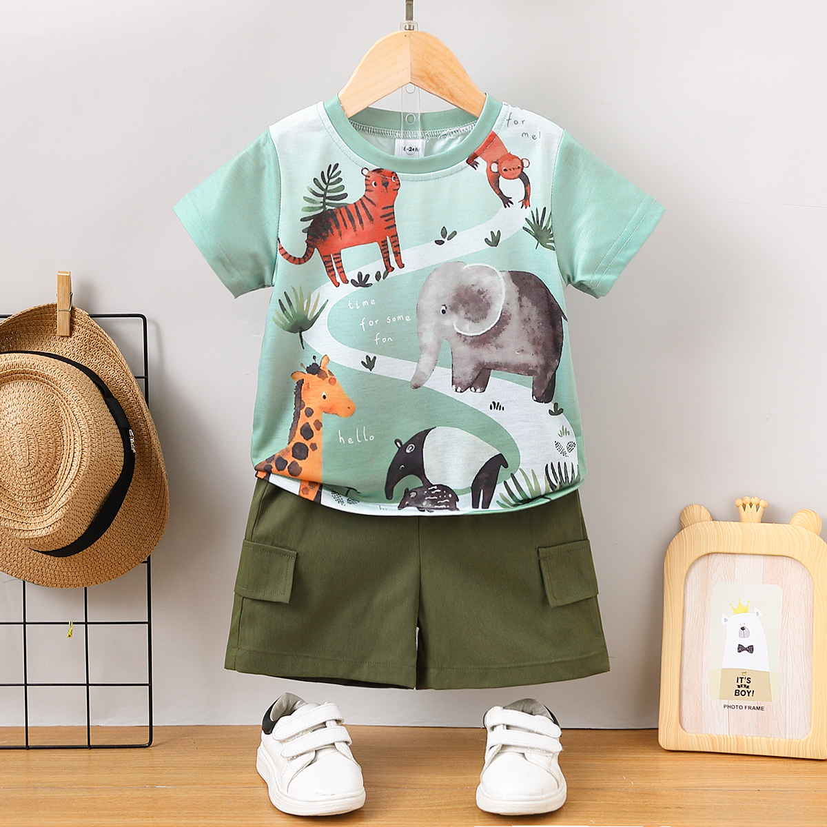 

2pcs Toddler Boy Playful Animal Print Tee and Cargo Shorts Set