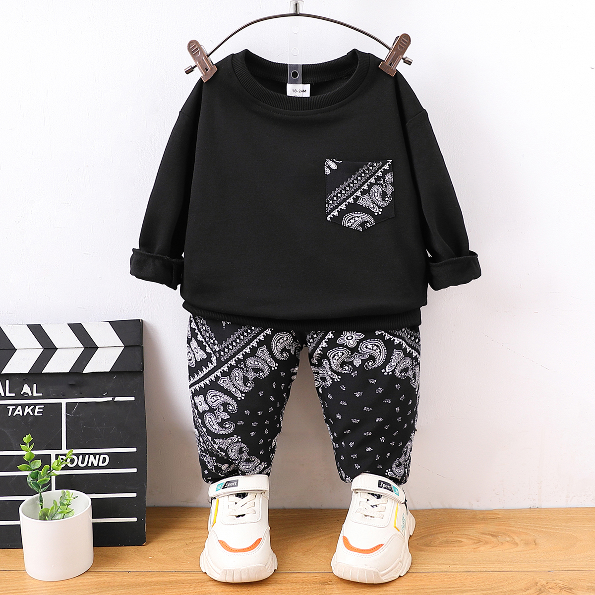

2pcs Toddler Boy Trendy Pocket Design Sweatshirt and Allover Print Pants Set