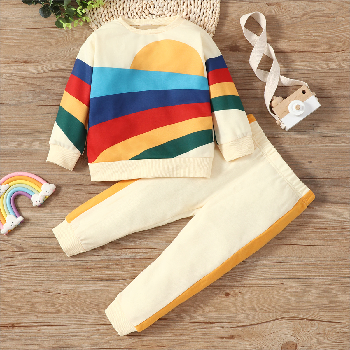 

2-piece Toddler Boy/Girl Rainbow Print Sweatshirt and Colorblock Pants Set