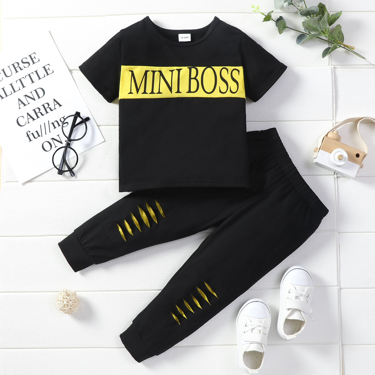 

2pcs Toddler Boy Trendy Letter Print Tee and Ripped Pants Set