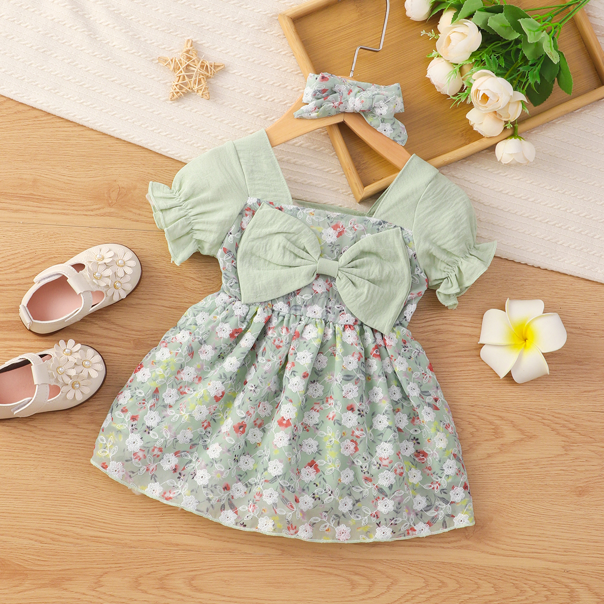 

2pcs Baby Girl Bow Front Square Neck Puff-sleeve Floral Embroidered Splicing Dress with Headband Set