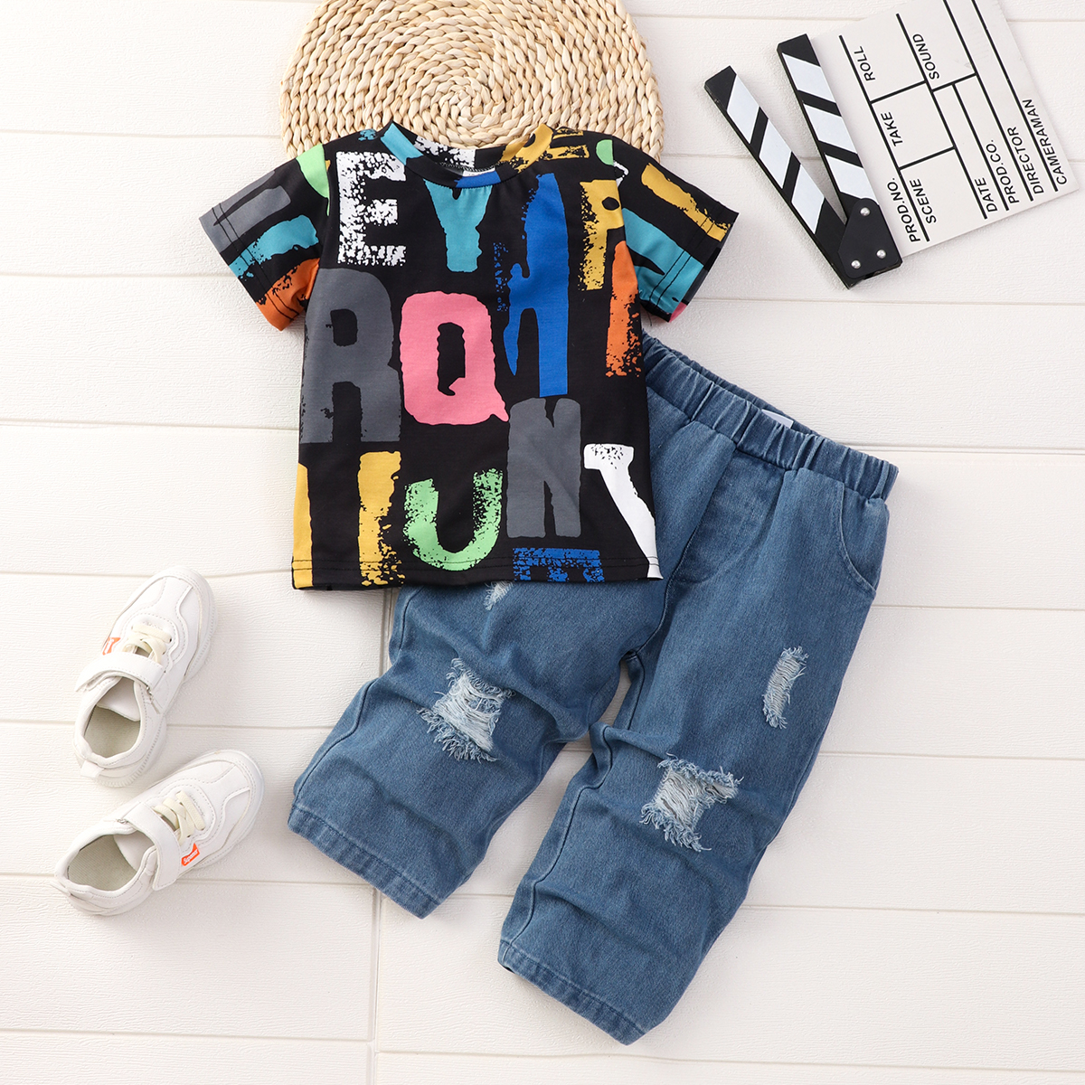 

2pcs Toddler Boy Trendy Ripped Denim Jeans and Letter Print Tee Set