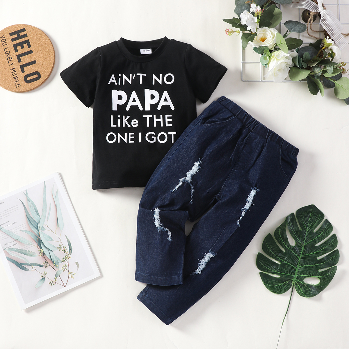 

2pcs Toddler Boy Trendy Ripped Denim Jeans and Letter Print Tee Set