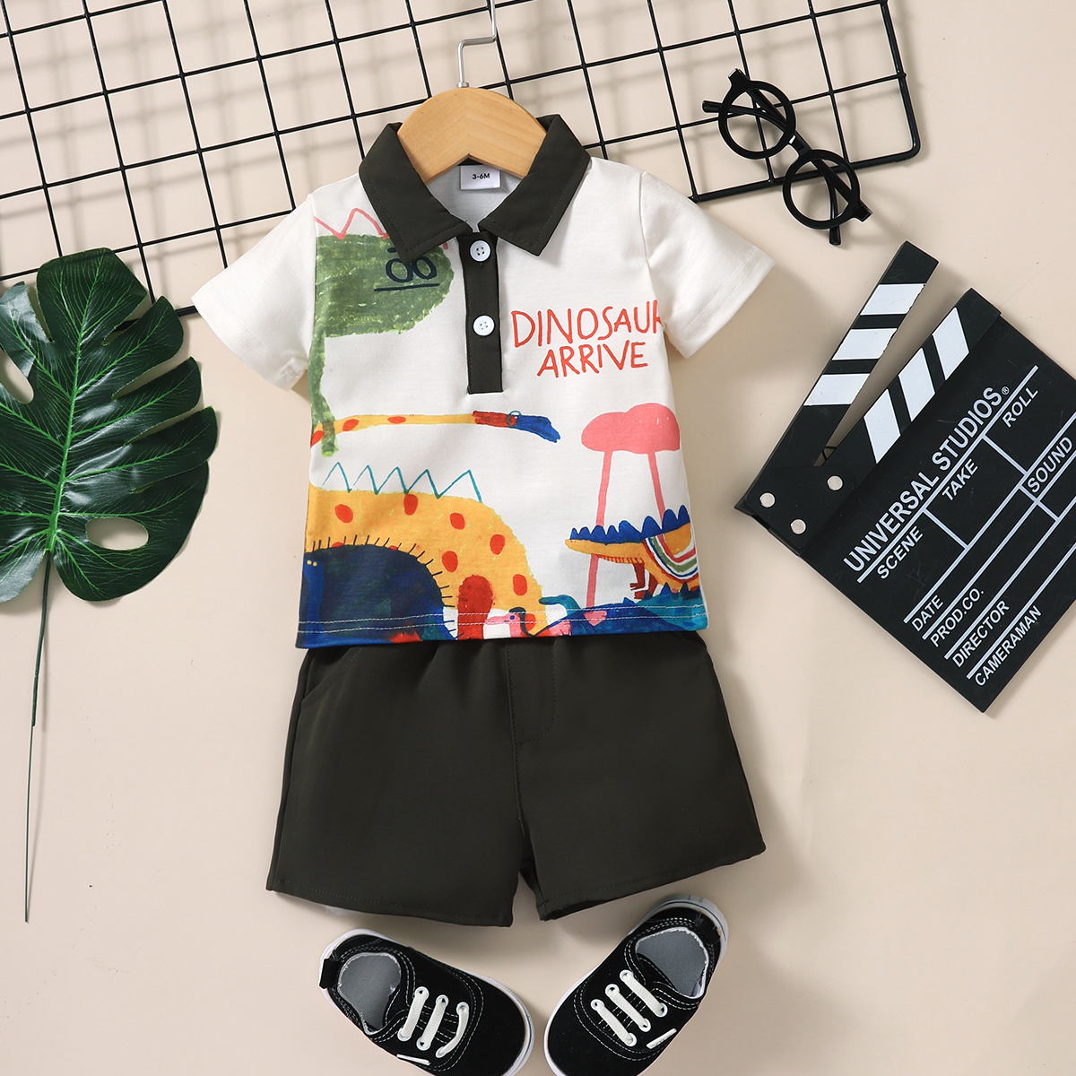 

2pcs Baby Boy Polo Neck Cartoon Dinosaur Print Short-sleeve Top and Solid Shorts Set