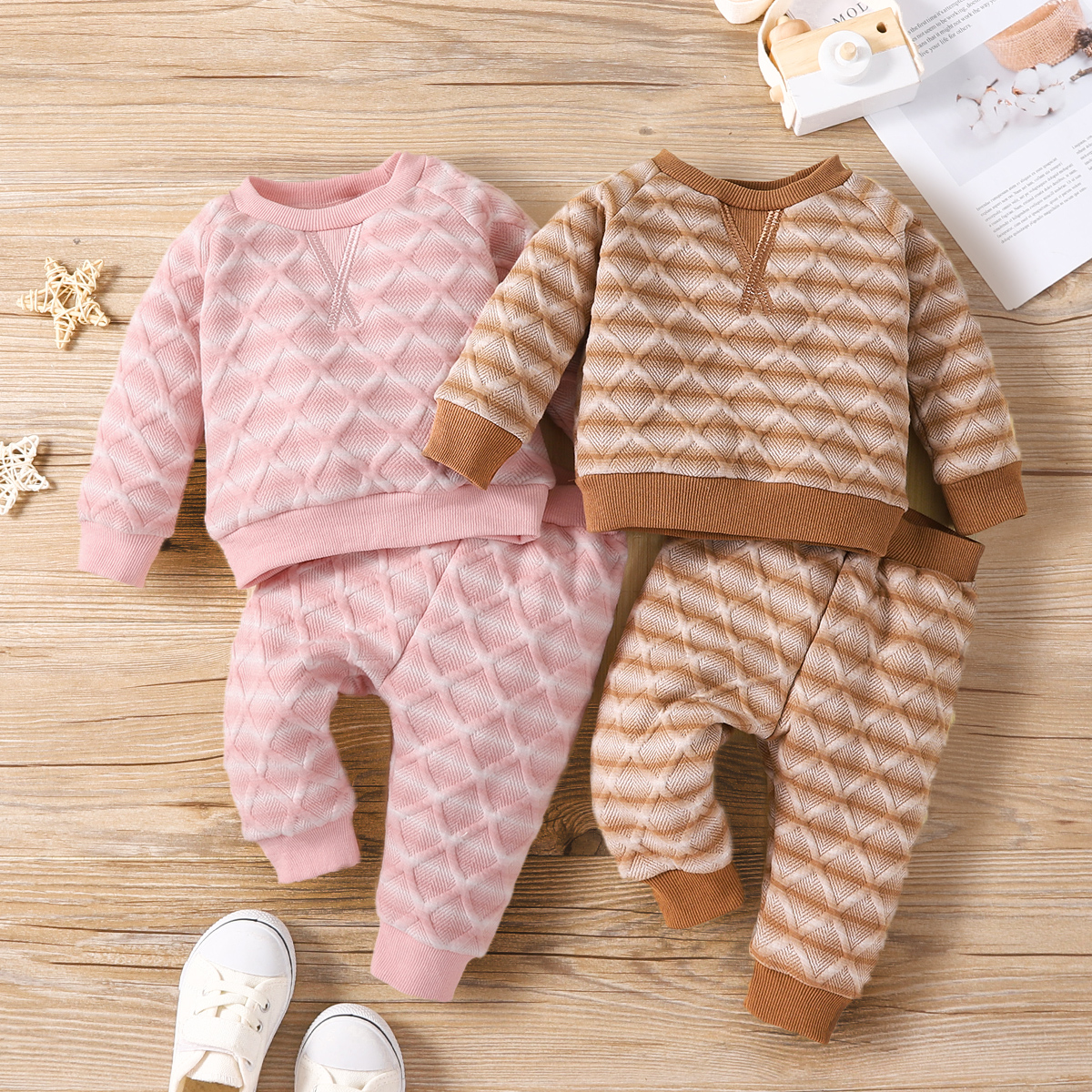 

2pcs Baby Boy/Girl Long-sleeve Striped Textured Pullover and Pants Set