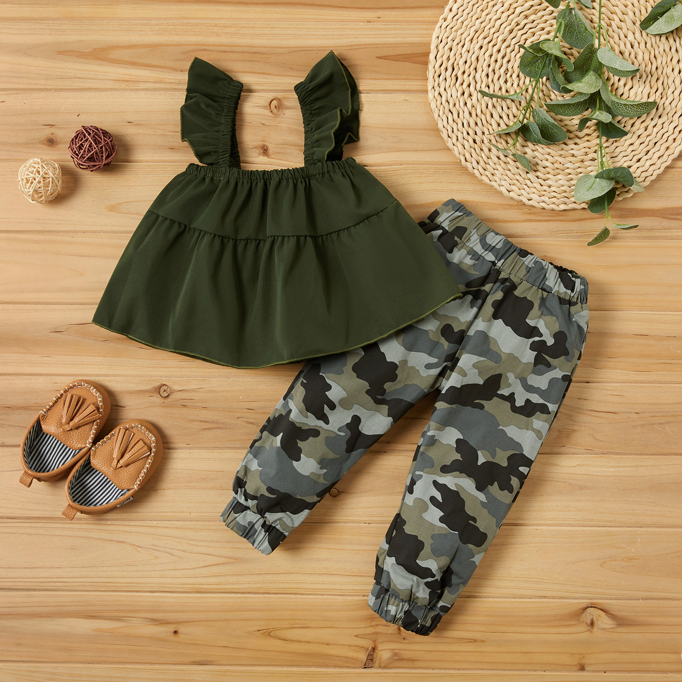 

2pcs Camouflage Print Sleeveless Green Baby Set