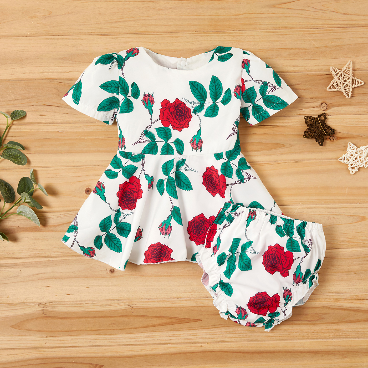 

2pcs Baby Rose Floral Print Hollow Out Back Short-sleeve Cotton Top and Shorts Set